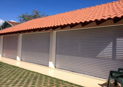 Porta de enrolar automatizada