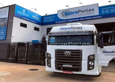 Porta de enrolar automatizada